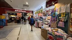 Lucky Plaza (D9), Retail #487317631